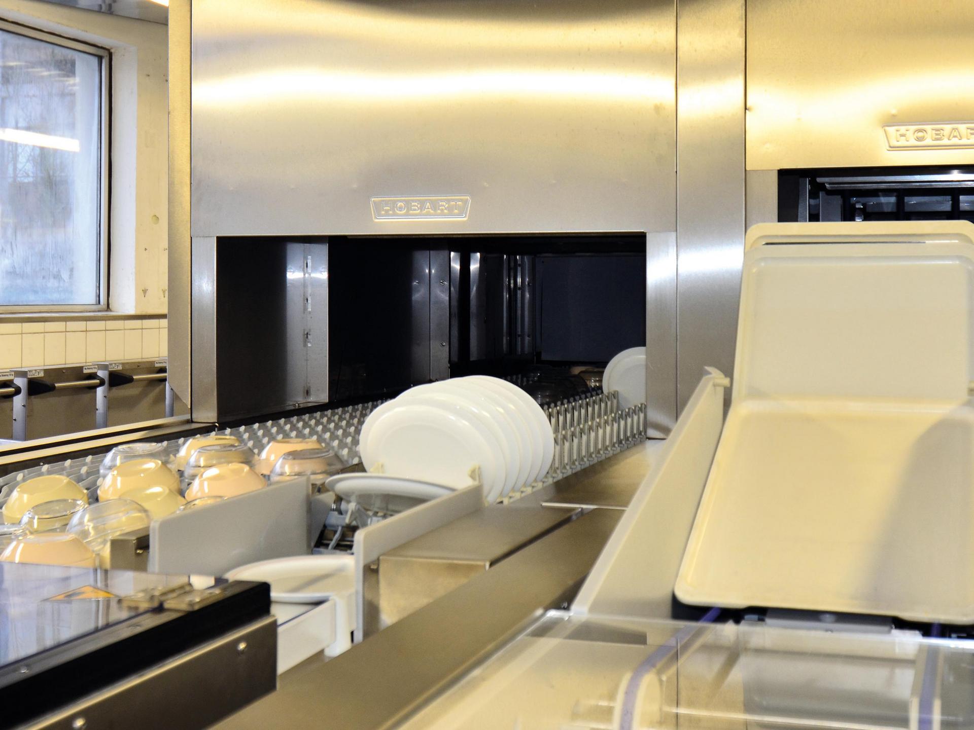 Spühltechnik in der Küche in der Mensa Vaihingen